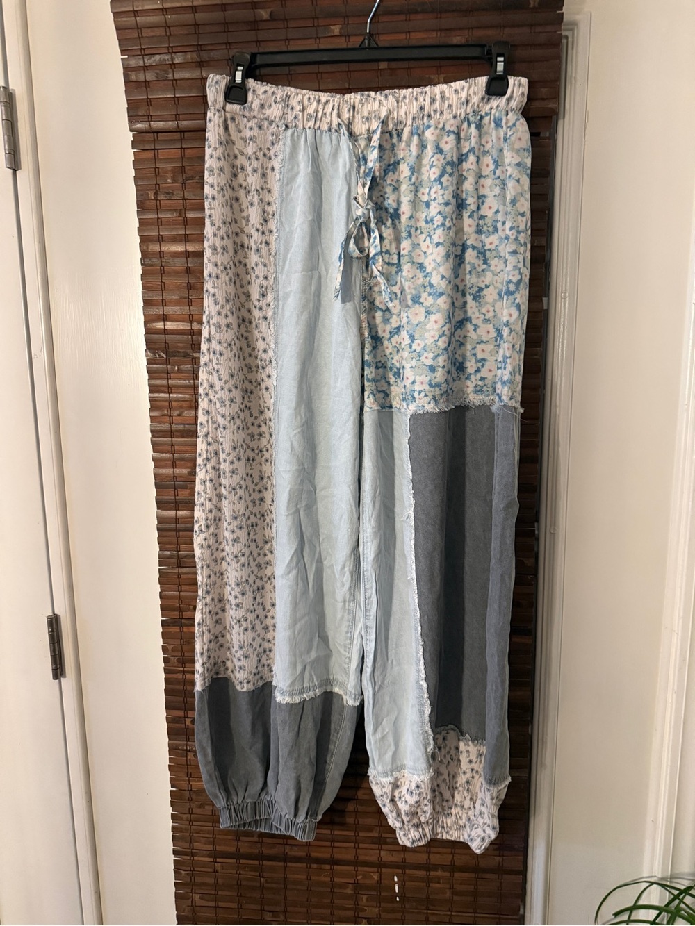 POL Earthbound Patchwork Jogger Pants, blue colorway, floral, sz L, like new! - Picture 5 of 12